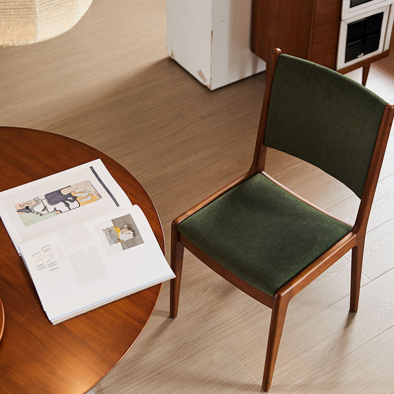 5 Must-Have Pieces for a Cozy and Functional Living Room